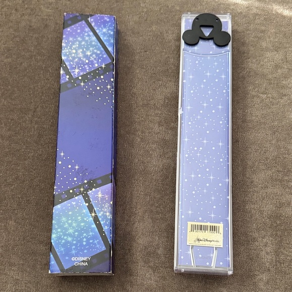 Disney Men's Mickey Through the Years Watch with Black Strap and Silver Case - Picture 3 of 4